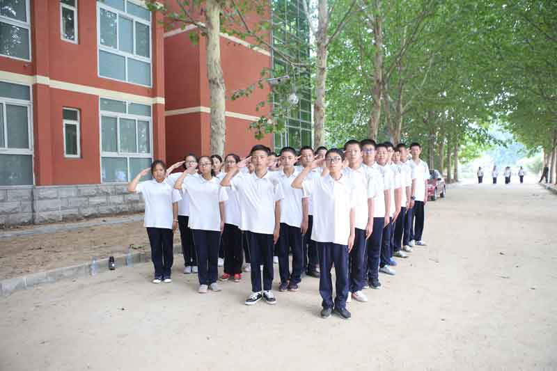 青少年素質(zhì)拓展訓(xùn)練