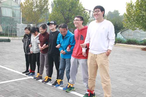 <a href='http://www.kimyattawrites.com/tuozhanz/583.html' target='_blank'><u>蛟龍出海</u></a><a href='http://www.kimyattawrites.com/tuozhan/changdixiangmu/' target='_blank'><u>拓展訓練項目</u></a>,<a href='http://www.kimyattawrites.com' target='_blank'><u>拓展訓練</u></a>項目蛟龍出海,<a href='http://www.kimyattawrites.com/tuozhan/changdixiangmu/' target='_blank'><u>場地項目</u></a>