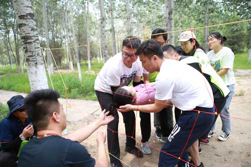 <a href='http://www.kimyattawrites.com/tuozhan/changdixiangmu/' target='_blank'><u>場地項目</u></a>,穿越電網,穿越電網<a  target='_blank'><u>游戲</u></a>,穿越電網游戲規則,