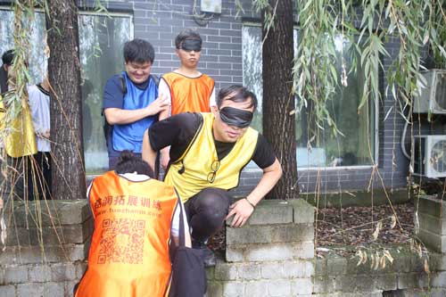 <a href='http://www.kimyattawrites.com/tuozhan/changdixiangmu/' target='_blank'><u>場地項目</u></a>,拓展信任之旅,<a href='http://www.kimyattawrites.com/tuozhan/' target='_blank'><u>拓展項目</u></a>感恩之旅,盲行<a href='http://www.kimyattawrites.com' target='_blank'><u>拓展訓練</u></a>項