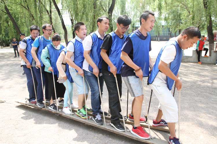 <a href='http://www.kimyattawrites.com/tuozhan/changdixiangmu/' target='_blank'><u>場地項目</u></a>,場地<a href='http://www.kimyattawrites.com/tuozhan/changdixiangmu/' target='_blank'><u>拓展訓練項目</u></a>,<a href='http://www.kimyattawrites.com/tuozhanz/1208.html' target='_blank'><u>集體木鞋</u></a>,<a href='http://www.kimyattawrites.com/tuozhanz/1208.html' target='_blank'><u>大腳板</u></a>,集體木鞋<a  target='_blank'><u>游戲</u></a>規(guī)則