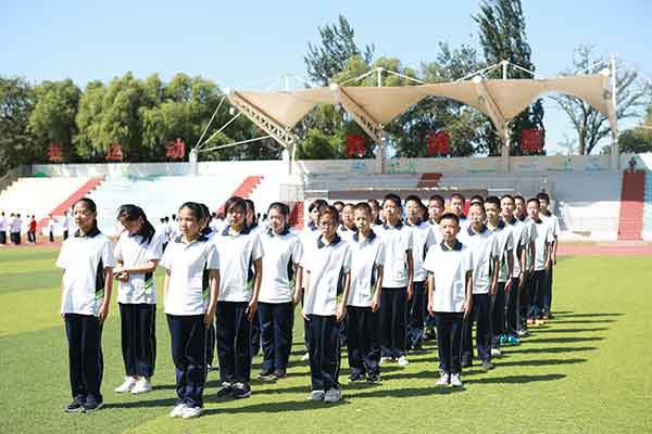 初中軍訓，<a href='http://www.kimyattawrites.com/junshi/junxunxindetihui/' target='_blank'><u>軍訓心得體會</u></a>