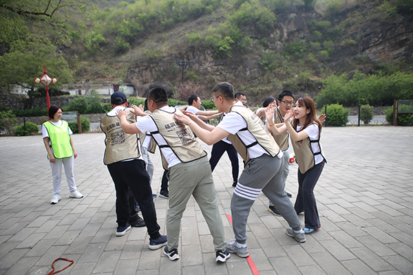 團隊<a href='http://www.kimyattawrites.com' target='_blank'><u>拓展訓練</u></a>