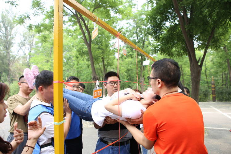 <a href='http://www.kimyattawrites.com/tuozhanz/566.html' target='_blank'><u>穿越電網</u></a>(生死電網)<a href='http://www.kimyattawrites.com' target='_blank'><u>拓展訓練</u></a>心得